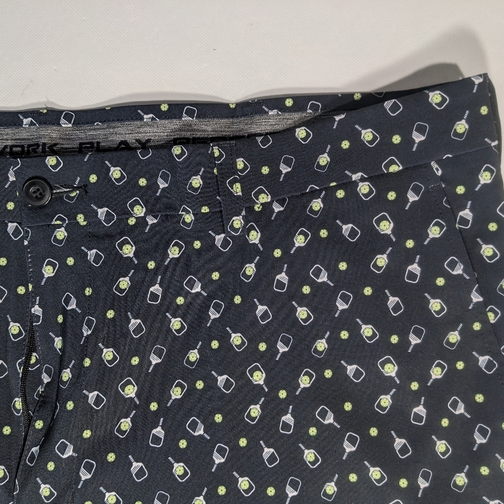 NEW Mens Roundtree & Yorke Performance Chino Shorts WineGlass 7"I Caviar - Picture 3 of 8